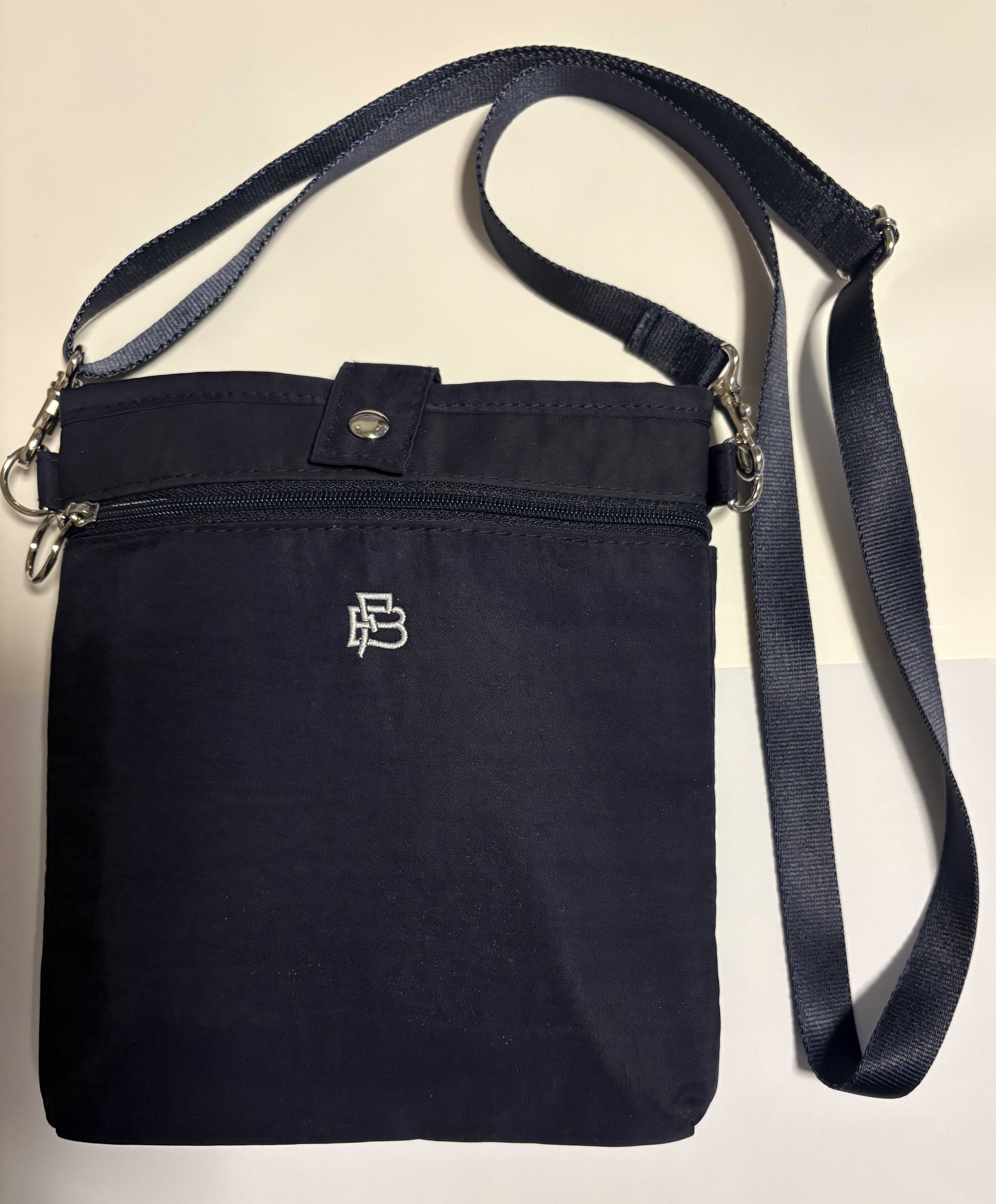 学園の日に販売予定のショルダーポーチ